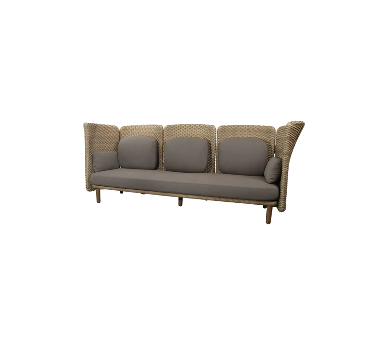 Arch 3-seater sofa w/high arm/backrest von Cane-line in Natural/taupe, large flat peel Weave incl. taupe AirTouch w/QuickDry & Airflow – Produktfoto