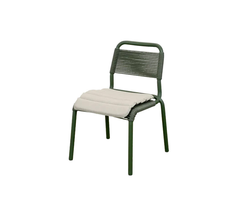 Al Dente chair von Cane-line in Dark green small round core Weave w/dark green aluminium, Sand, Natté w/QuickDry & Airflow – Produktfoto