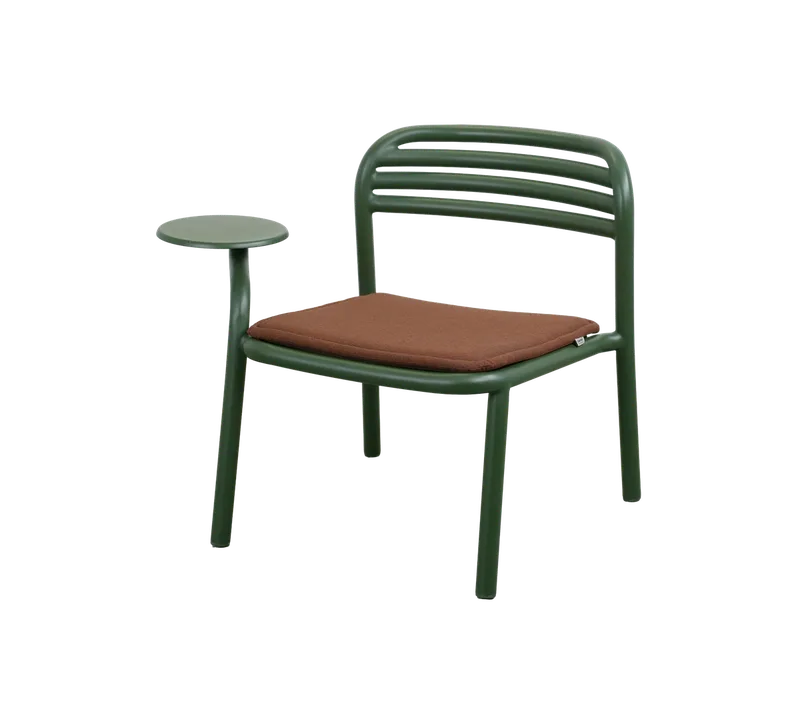 Bliss lounge chair w/sidetable right von Cane-line in Dark green, aluminium, Desert red, Delight w/QuickDry & Airflow – Produktfoto