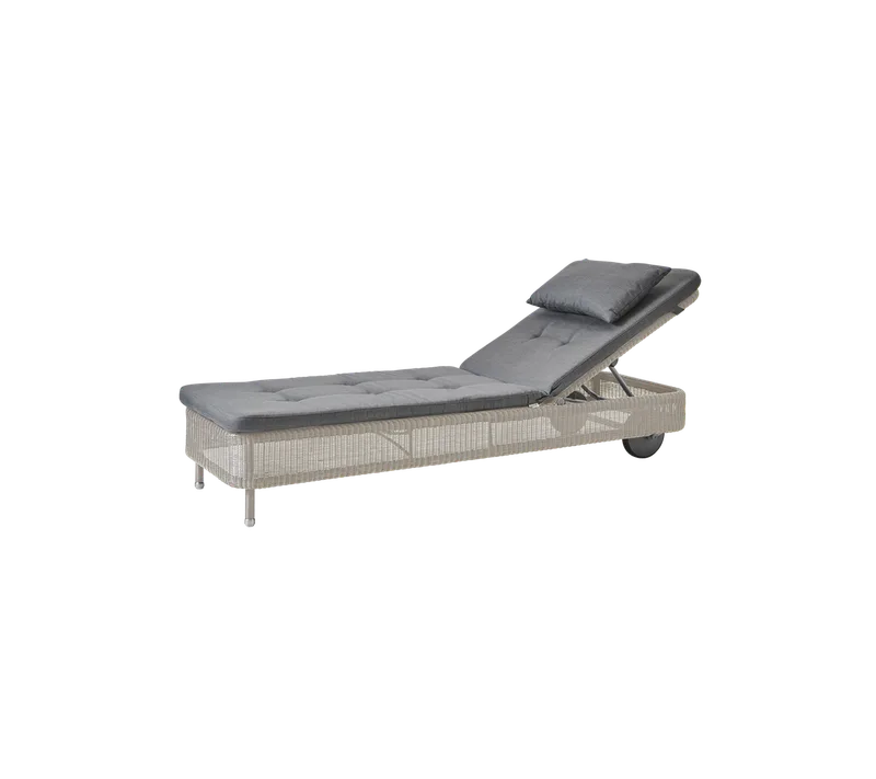 Presley sunbed by Cane-line in Sand, small round Weave, Grey, Natté w/QuickDry & Airflow – product photo 2 of 2