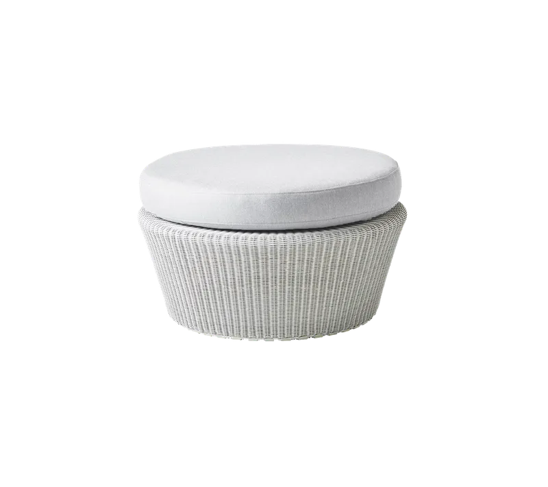 Kingston footstool, large van Cane-line in White grey, small round Weave, Light grey, Natté w/QuickDry & Airflow – productfoto