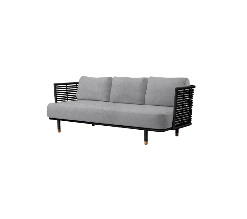 Sense 3-seater sofa de Cane-line en Black, large round sticks rattan, Light grey, Ambience – photo du produit
