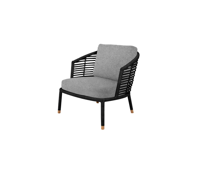 Sense lounge chair von Cane-line in Black, large round sticks rattan, Light grey, Zen – Produktfoto