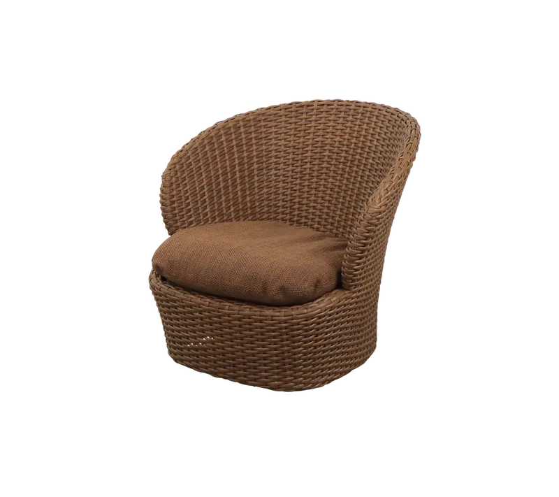 Coast lounge chair w/swivel von Cane-line in Umber brown, large flat peel Weave, Umber brown, Rise w/QuickDry & Airflow – Produktfoto