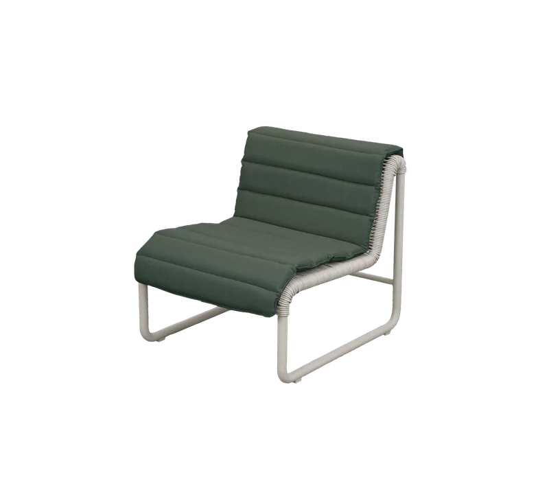 Al Dente lounge chair by Cane-line in Sand small round core Weave w/sand aluminium, Light green, Delight w/QuickDry & Airflow – product photo