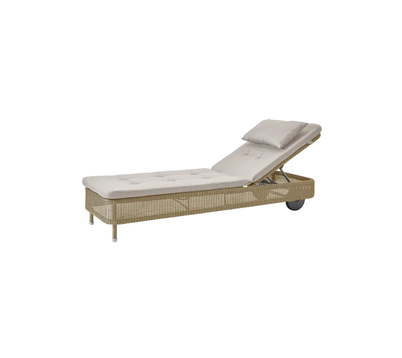 Presley sunbed by Cane-line in Natural, small round Weave, Sand, Natté w/QuickDry & Airflow – product photo 2 of 2