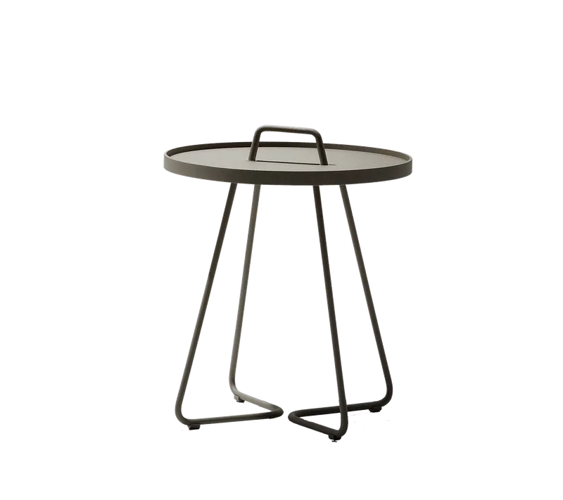 On-the-move side table, large van Cane-line in Taupe, aluminium – productfoto