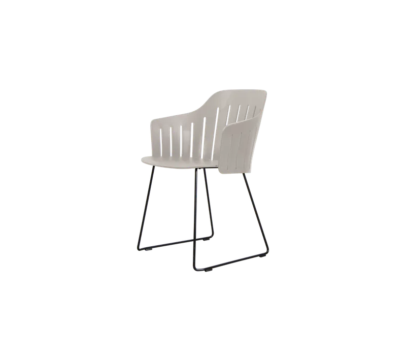 Choice chair with sled legs de Cane-line en Taupe, polypropylene, up to 98% recycled, Black, steel, sledge, indoor – photo du produit