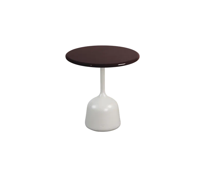 Glaze coffee table, small van Cane-line in Sand, semi glossy aluminium, Burgundy, lava stone glazed – productfoto