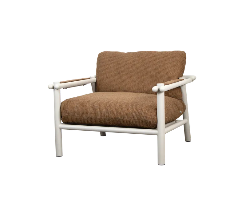 Sticks lounge chair by Cane-line in Sand, Aluminium, Umber brown, Rise w/QuickDry & Airflow – product photo
