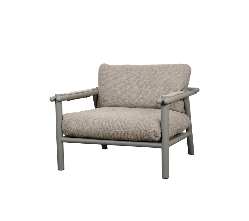 Sticks lounge chair van Cane-line in Taupe, aluminium, Light brown, Rise w/QuickDry & Airflow – productfoto