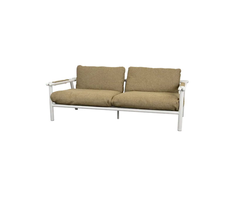 Sticks 2-seater sofa von Cane-line in Sand, Aluminium, Turmeric yellow, Rise w/QuickDry & Airflow – Produktfoto