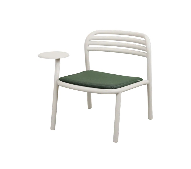 Bliss lounge chair w/sidetable right by Cane-line in Sand, Aluminium, Light green, Delight w/QuickDry & Airflow – product photo
