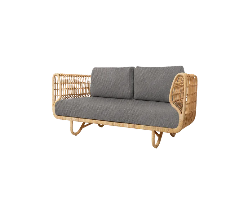 Nest 2-seater sofa von Cane-line in Natural, medium round sticks rattan, Light brown, Essence – Produktfoto