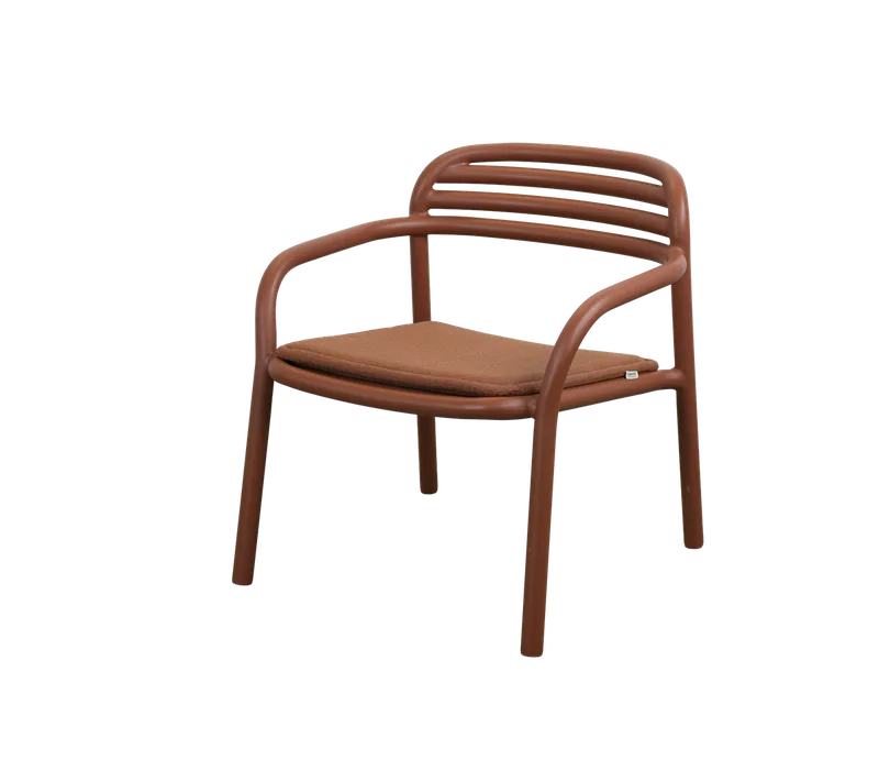 Bliss lounge chair by Cane-line in Desert red, aluminium, Desert red, Delight w/QuickDry & Airflow – product photo
