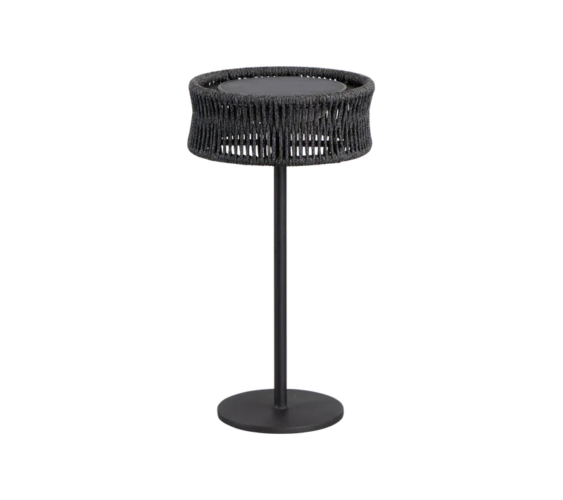 Illusion table lamp, medium von Cane-line in Lava grey, aluminium w/dark grey round small Soft Rope, Solar LED – Produktfoto