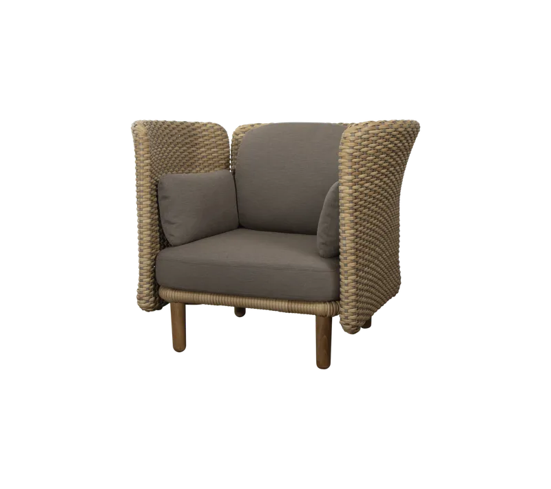 Arch lounge chair w/low arm/backrest van Cane-line in Natural/taupe, large flat peel Weave incl. taupe AirTouch w/QuickDry & Airflow – productfoto