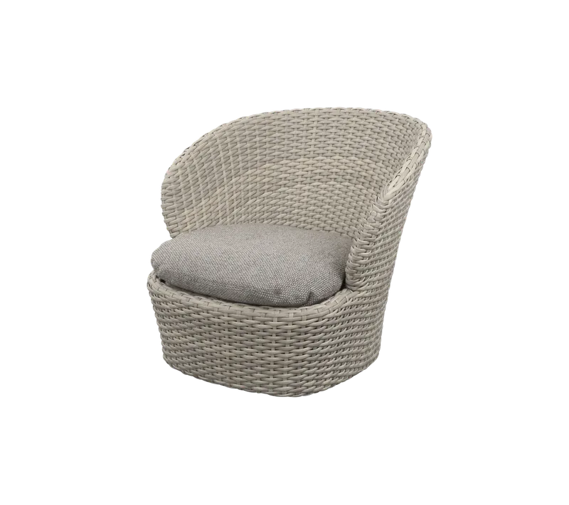 Coast lounge chair w/swivel by Cane-line in Sand, large flat peel Weave, Light brown, Rise w/QuickDry & Airflow – product photo