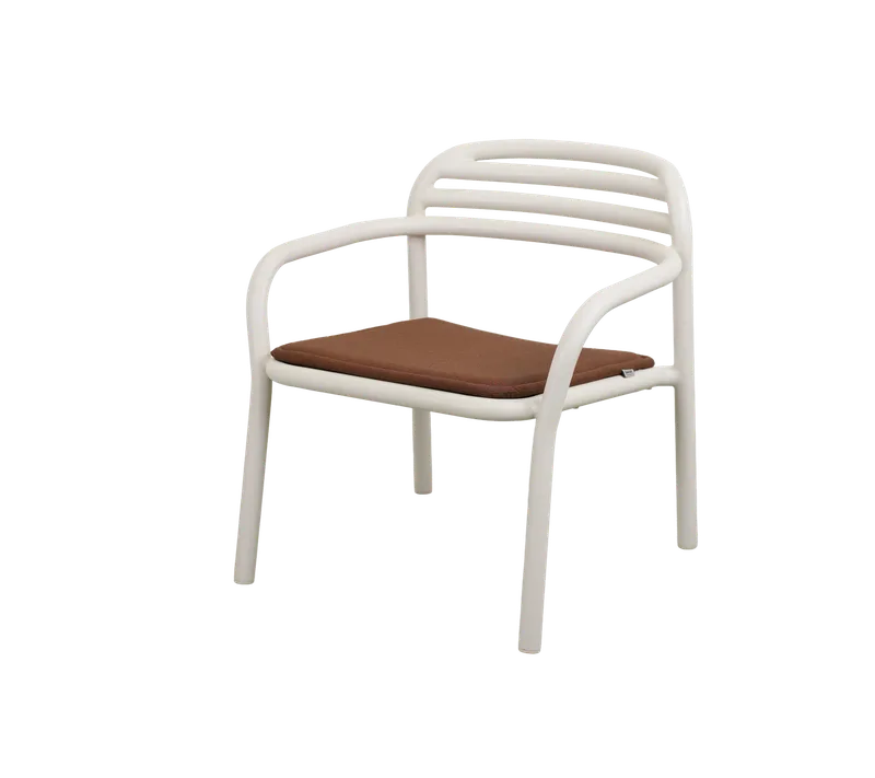 Bliss lounge chair von Cane-line in Sand, Aluminium, Desert red, Delight w/QuickDry & Airflow – Produktfoto