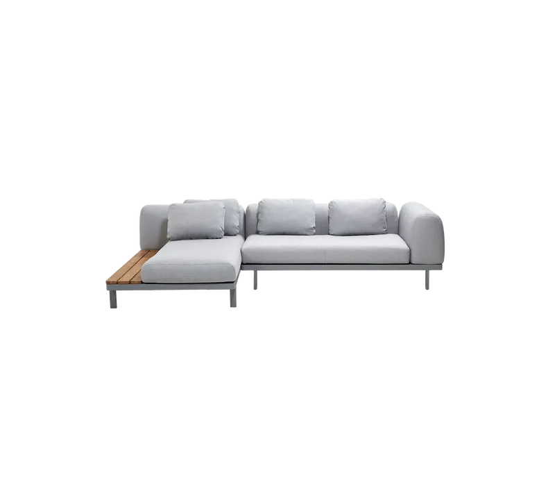 Space modular sofa with chaise longue and side table de Cane-line en Light grey, AirTouch w/QuickDry & Airflow – photo du produit