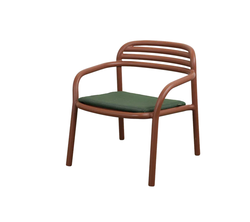 Bliss lounge chair by Cane-line in Desert red, aluminium, Light green, Delight w/QuickDry & Airflow – product photo
