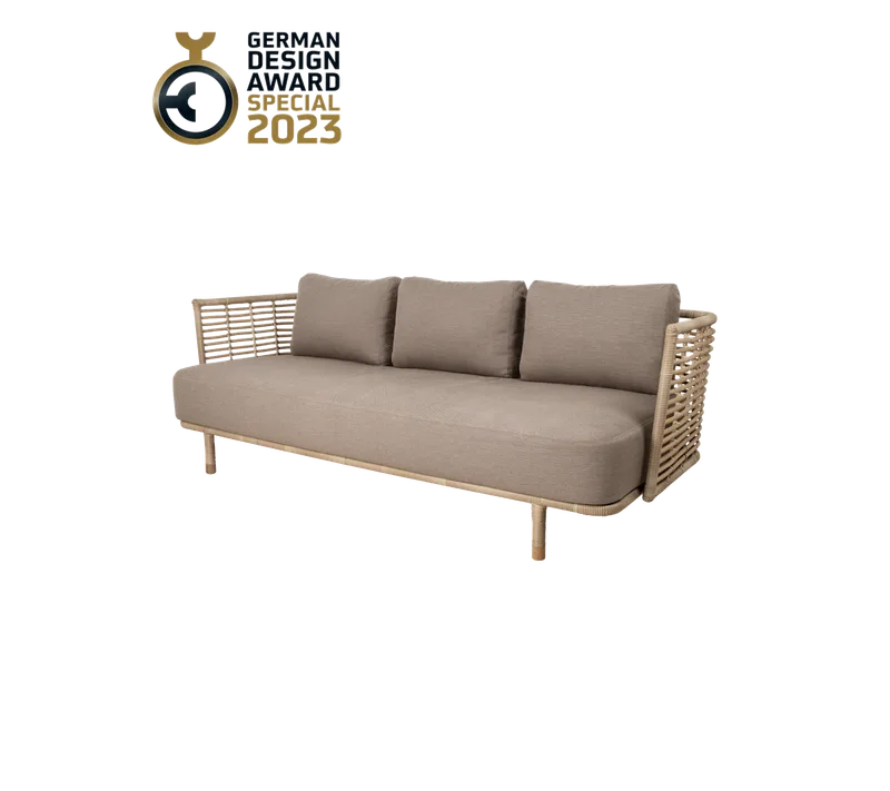 Sense 3-seater sofa von Cane-line in Natural, large round sticks Weave incl. taupe AirTouch w/QuickDry & Airflow – Produktfoto
