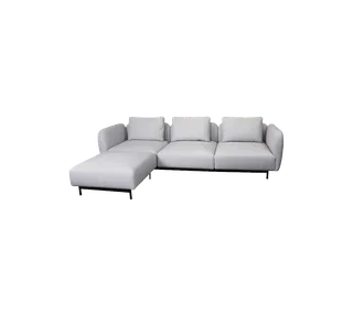 Aura 3-seater sofa w/chaise lounge de Cane-line en Light grey, Ambience – photo du produit 2 sur 2