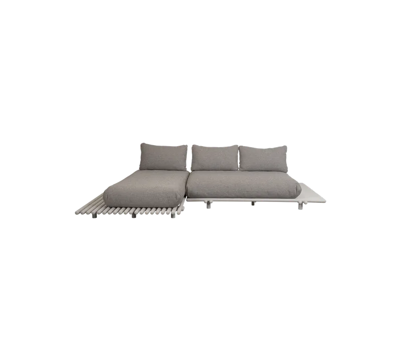 Sticks platform, sofa w/chaise lounge van Cane-line in Sand aluminium incl. light brown Rise w/QuickDry & Airflow – productfoto
