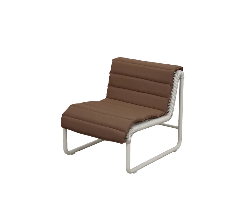 Al Dente lounge chair von Cane-line in Sand small round core Weave w/sand aluminium, Desert red, Delight w/QuickDry & Airflow – Produktfoto