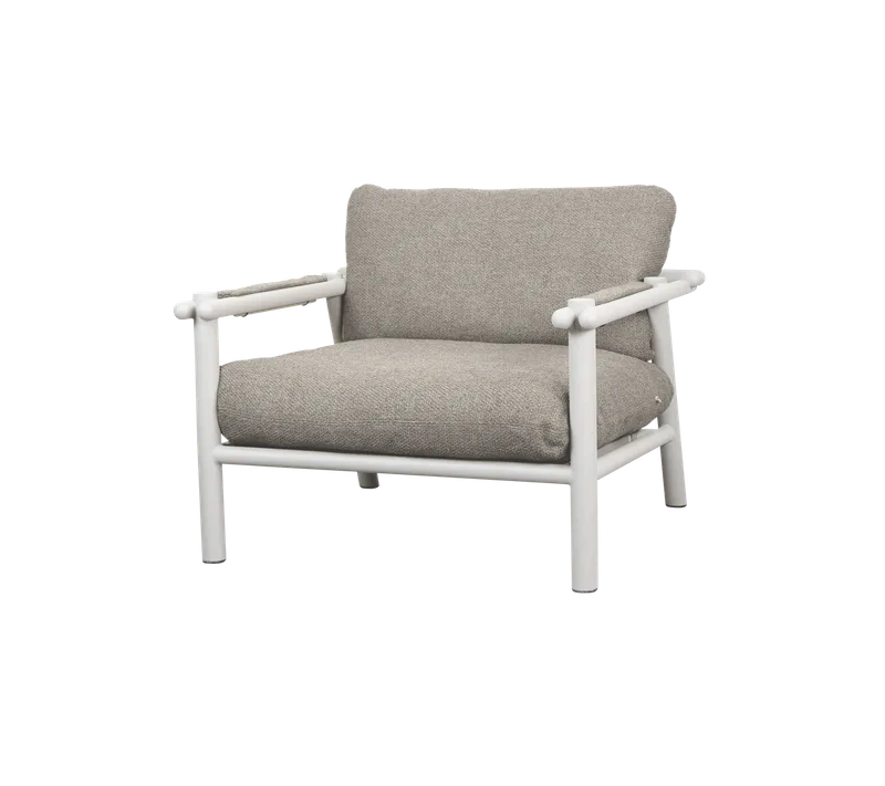 Sticks lounge chair van Cane-line in Sand, Aluminium, Light brown, Rise w/QuickDry & Airflow – productfoto