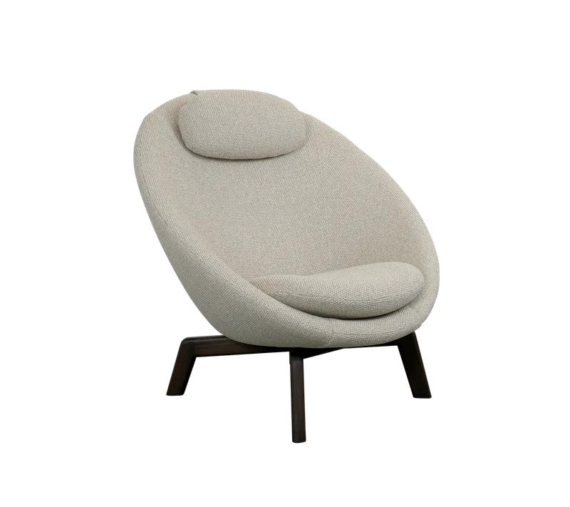 Pace lounge chair von Cane-line in Desert sand Rise, Dark brown, mahogany – Produktfoto