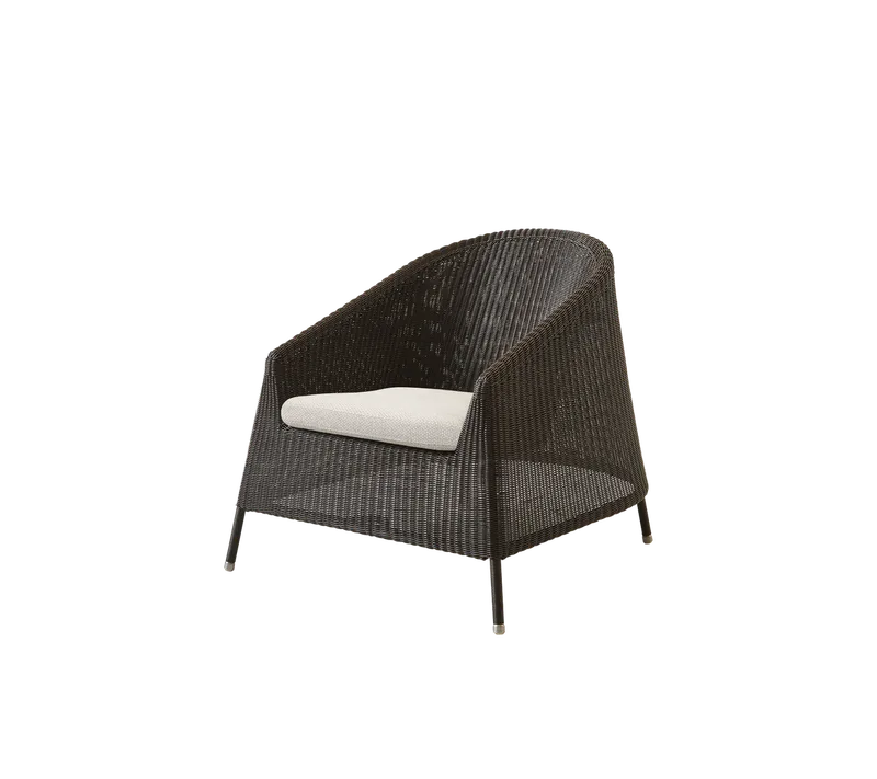 Kingston lounge chair de Cane-line en Mocca, small round Weave, Desert sand, Rise w/QuickDry & Airflow – photo du produit 2 sur 2