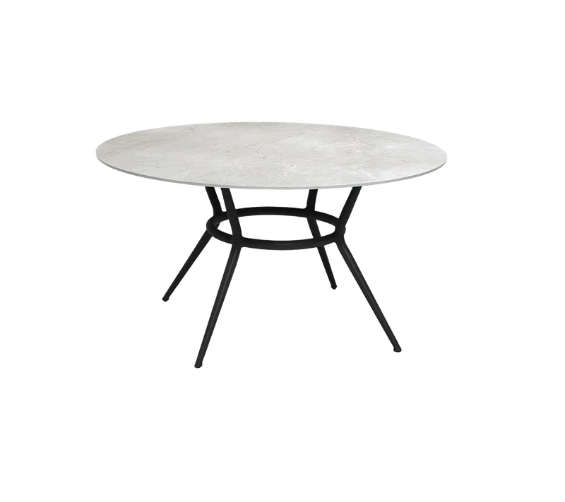 Joy dining table, dia. 144 cm van Cane-line in Lava grey, aluminium, Fossil grey, ceramic – productfoto
