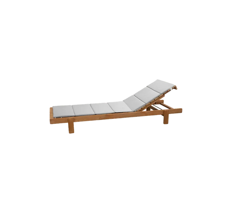 Vista sunbed by Cane-line in Teak, Light grey, Virtue w/QuickDry & Airflow – product photo