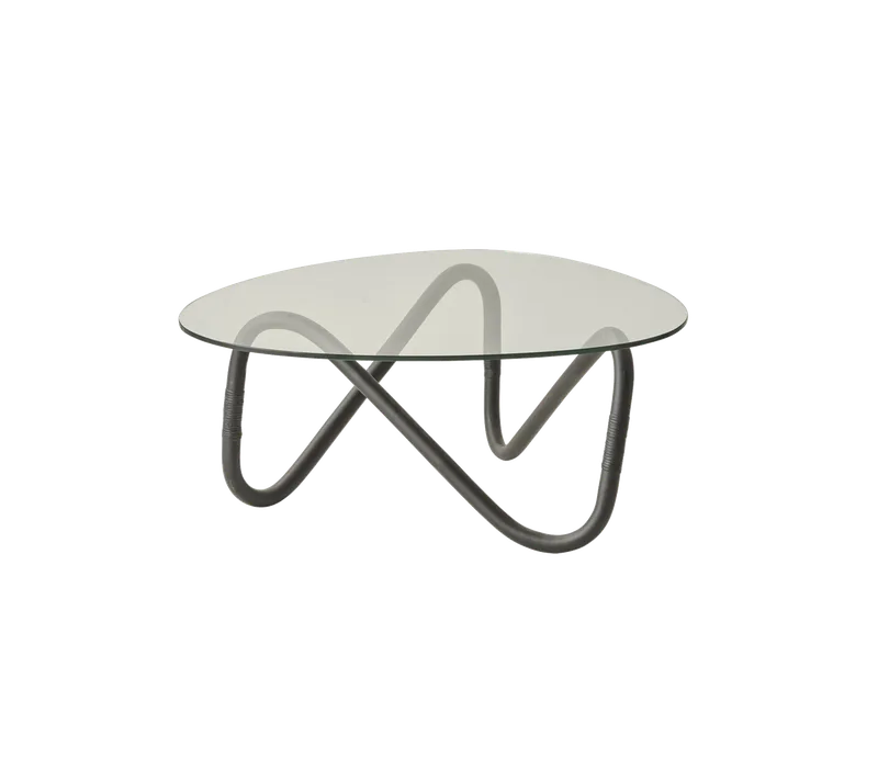 Wave coffee table de Cane-line en Black, round sticks rattan, Clear, safety glass – photo du produit