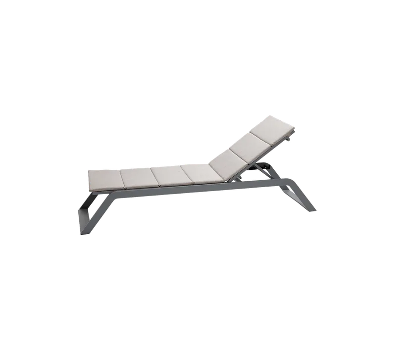 Siesta sunbed by Cane-line in Light grey, aluminium, Sand, Natté w/QuickDry & Airflow – product photo 2 of 2