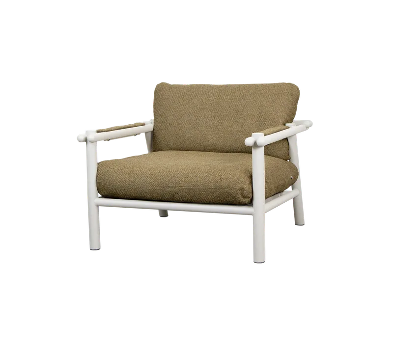 Sticks lounge chair by Cane-line in Sand, Aluminium, Turmeric yellow, Rise w/QuickDry & Airflow – product photo