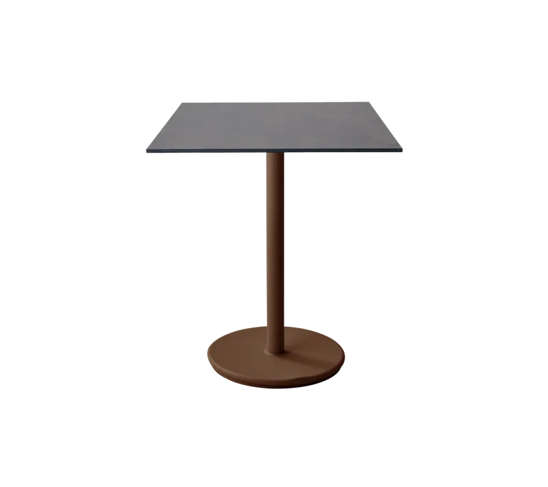 Go café table 75x75 cm van Cane-line in Desert red, aluminium, Dark grey structure, High pressure laminate – productfoto