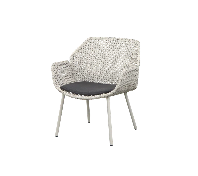 Vibe lounge chair by Cane-line in Sand/dark sand, small cross peel Weave, Black, Natté – product photo