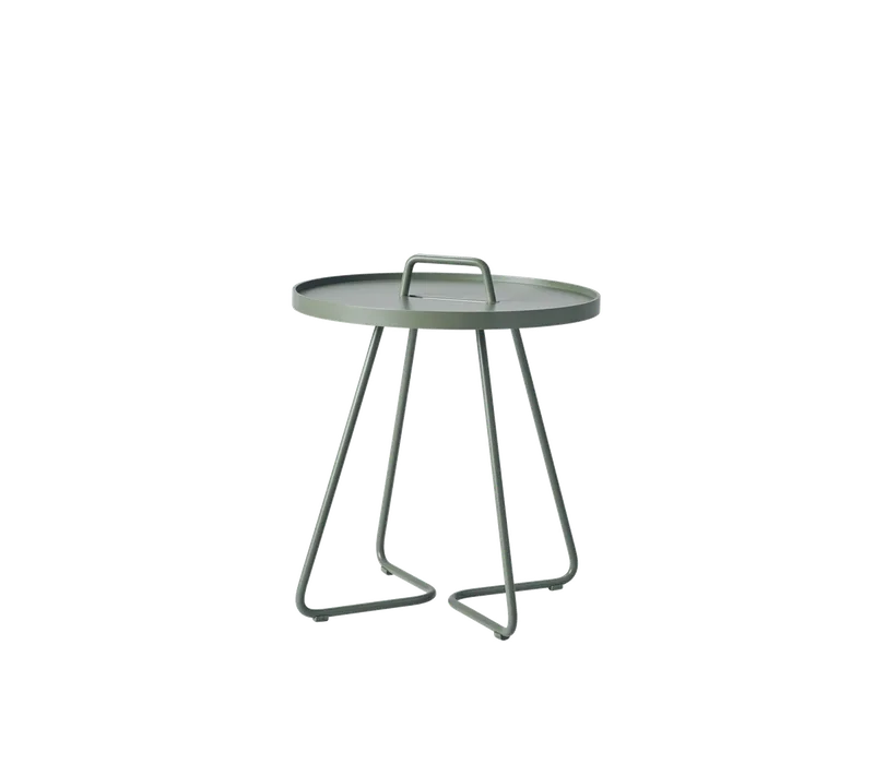 On-the-move side table, small von Cane-line in Dusty green, aluminium – Produktfoto