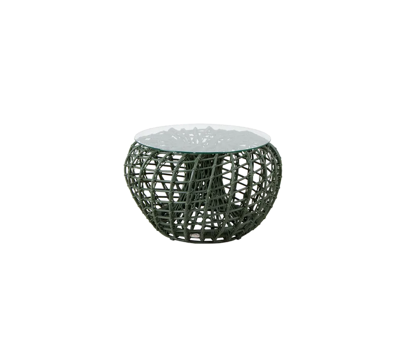 Nest coffee table/footstool, small van Cane-line in Dark green, aluminium w/dark green, medium round sticks Weave, Clear, safety glass – productfoto