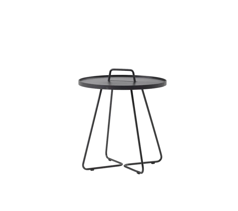On-the-move side table, small van Cane-line in Black, aluminium – productfoto