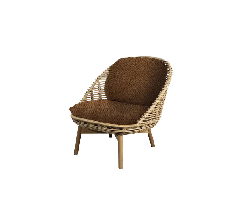 Hive lounge chair de Cane-line en Natural, large round sticks Weave w/teak, Umber brown, Rise w/QuickDry & Airflow – photo du produit