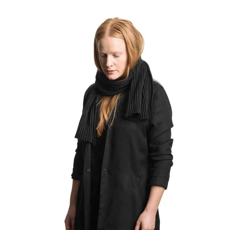 Pleece Short Scarf van Design House Stockholm in 30x140 cm, Black – productfoto