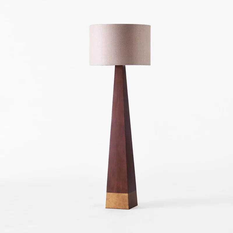 Pyramid Floor Lamp von Dusty Deco – Produktfoto