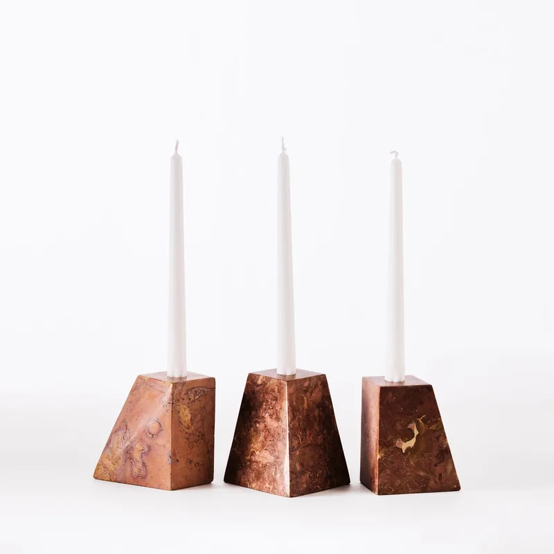 Pyramid Candle Holders Red von Dusty Deco – Produktfoto