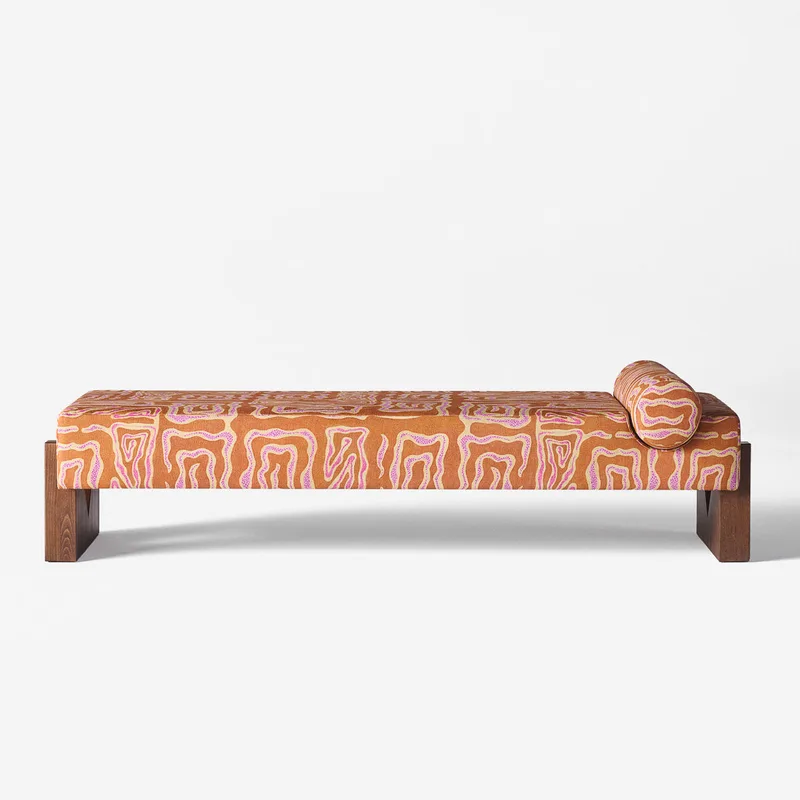 V Daybed Beaten Track Peach von Dusty Deco – Produktfoto