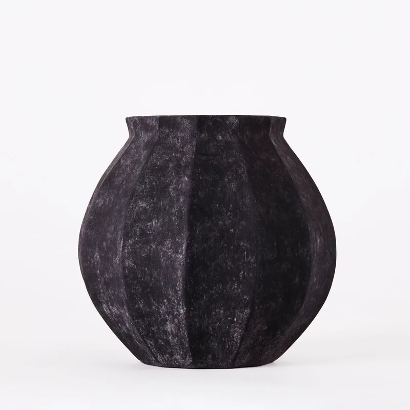 Wedges Vase Black von Dusty Deco – Produktfoto