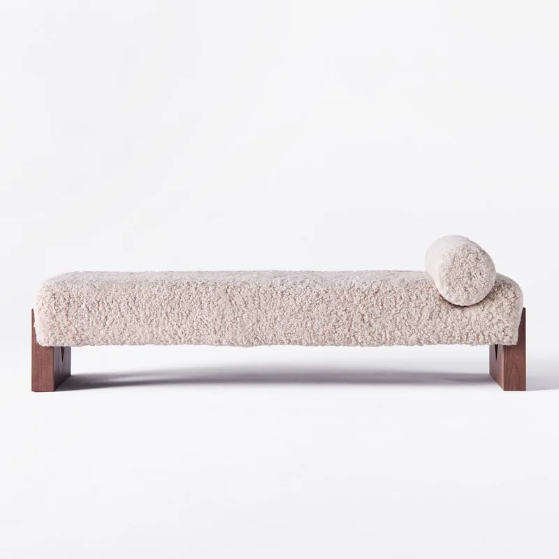 V Daybed Sheepskin de Dusty Deco – photo du produit