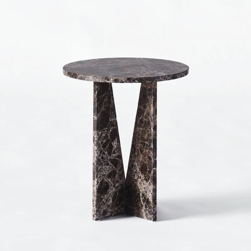 V Side Table Dark Emperador von Dusty Deco – Produktfoto